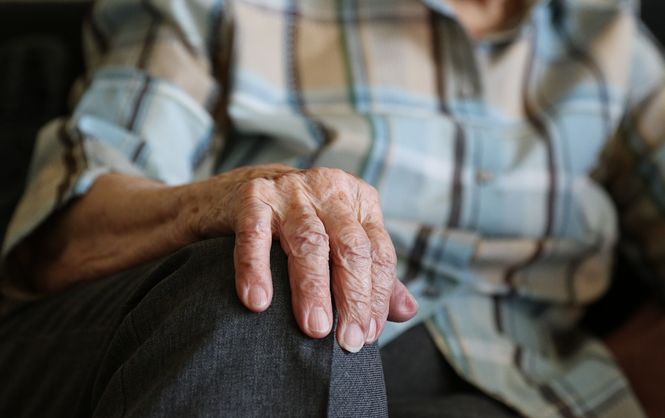 Пенсіонери-переселенці зможуть оформлювати пенсії вдома і отримувати виплату на руки