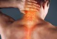 Медики назвали, о каких болезнях сигнализирует боль в шее 