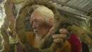 Если постригусь, умру: вьетнамец отрастил 5-метровую косу и не мыл ее 80 лет