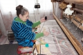 Закарпатка виготовляє унікальні килими на 100-річному верстаті