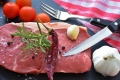 Будьте обережні: як правильно вибирати, зберігати і готувати м'ясо, щоб не отруїтися