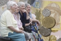Десятки тисяч людей в Україні живуть на пенсію менше 1300 гривень