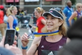 Первая в мире женщина, пробежавшая Бостонский марафон, сделала это снова через 50 лет