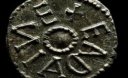 В Англии нашли уникальную серебряную монету ІХ века