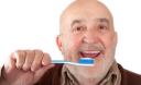 Догляд за зубами в старості: 5 порад задля здорового способу життя