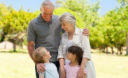 Забота о бабушке и дедушке способствует улучшению поведения ребенка