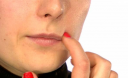Обвітрилися губи: причини та способи лікування лущення, тріщин на шкірі