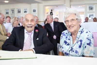 У Британії одружилися найстаріші молодята у світі