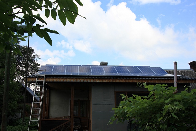 На Прикарпатті вчора запустили три сонячні електростанції
