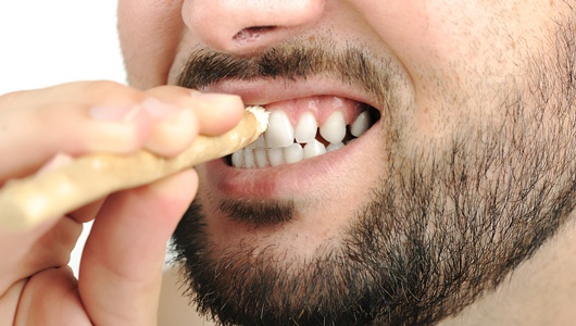 Паличка для чищення зубів із сосни - все геніальне просте