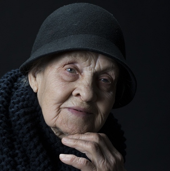 Як залишитись красивою у 91 рік: киянка пані Віра вірить у музику і сад