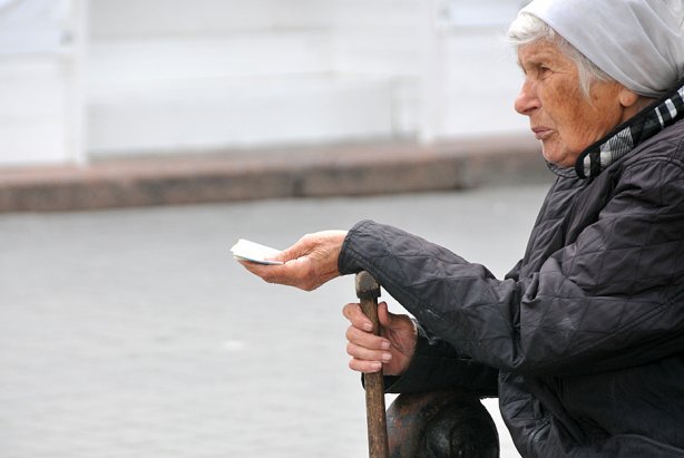 Майже 30% українських сімей не можуть оплатити ліки і медичні послуги Майже 30% українських сімей не можуть оплатити ліки і медичні послуги