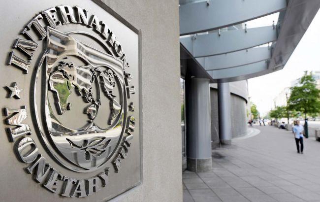 Украина пообещала МВФ ужесточить получение минимальной пенсии до конца 2016