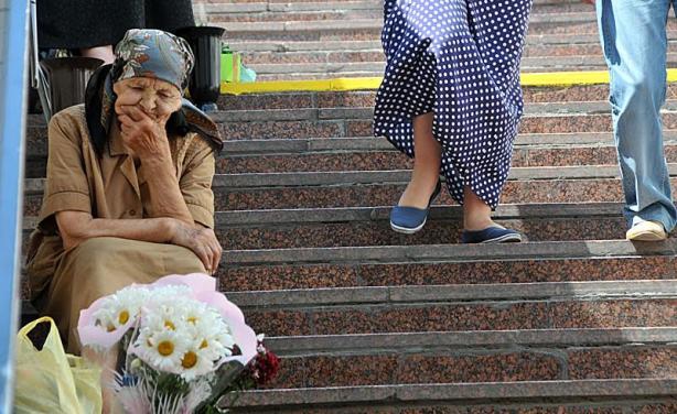 72% українців вважають себе бідними 72% українців вважають себе бідними