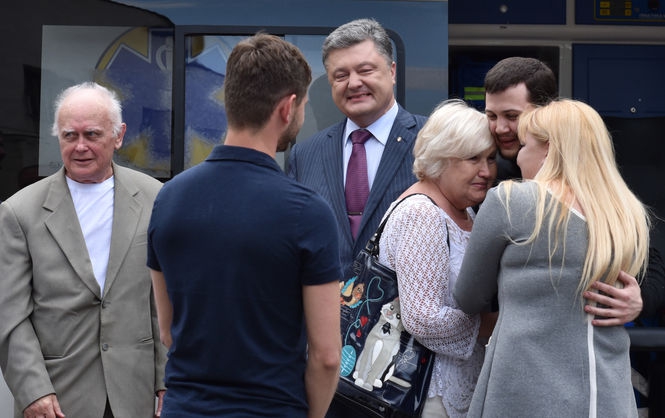 Солошенко та Афанасьєв дали перші коментарі після поверння в Україну Солошенко та Афанасьєв дали перші коментарі після поверння в Україну