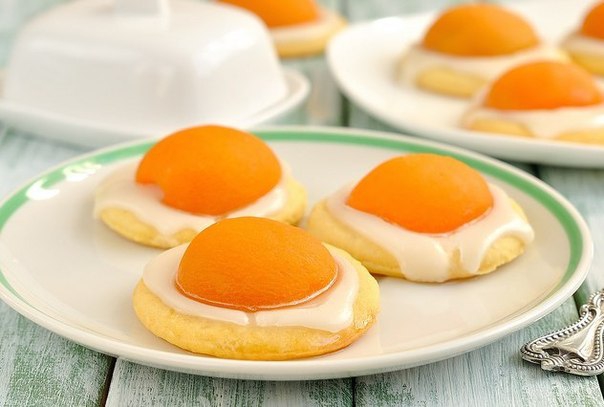 Печенье с абрикосами и лимонной глазурью ("Яичница")