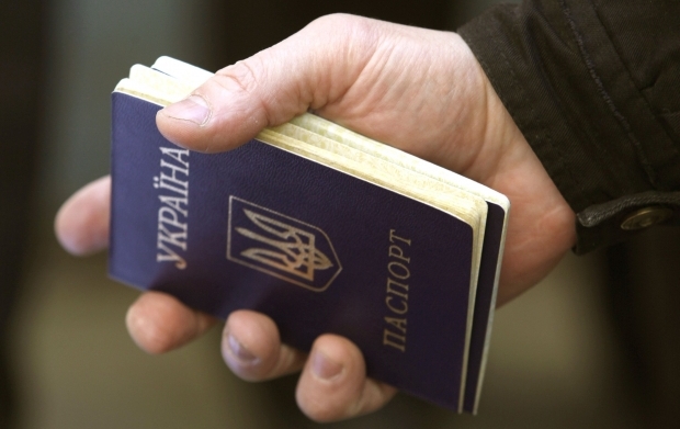 В Украине отменили штамп о браке в паспорте