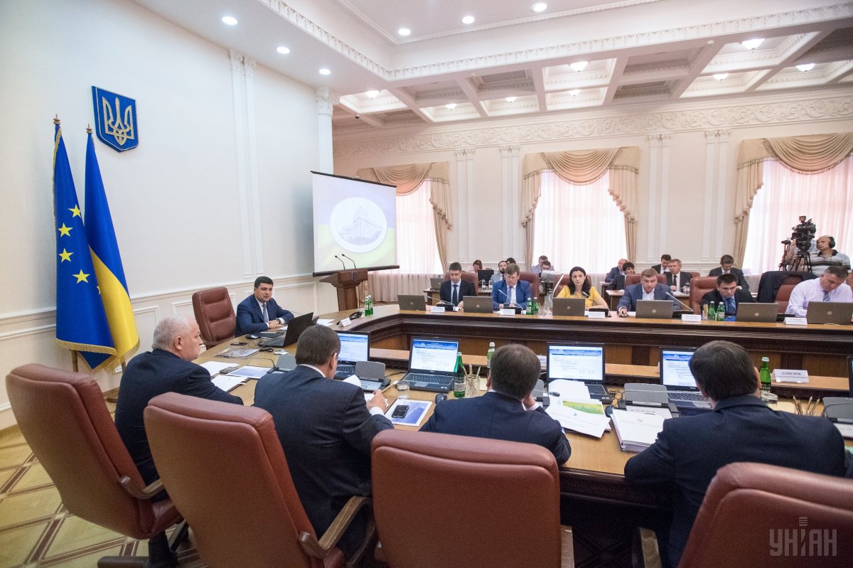 Гройсман поручил найти средства для финансирования программы "теплых" кредитов Гройсман поручил найти средства для финансирования программы "теплых" кредитов