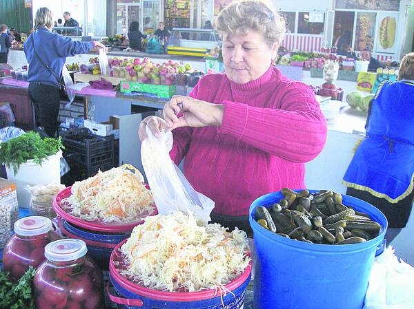 Капусту квасять на молодий місяць