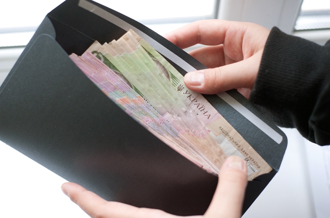 До мінімальної зарплати включать надбавки і премії, а її розмір визначатимуть Уряд і корпорації До мінімальної зарплати включать надбавки і премії, а її розмір визначатимуть Уряд і корпорації