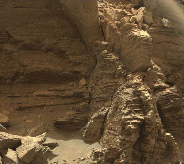 Марсохід "Curiosity" зробив унікальні фотографії марсіанських скель