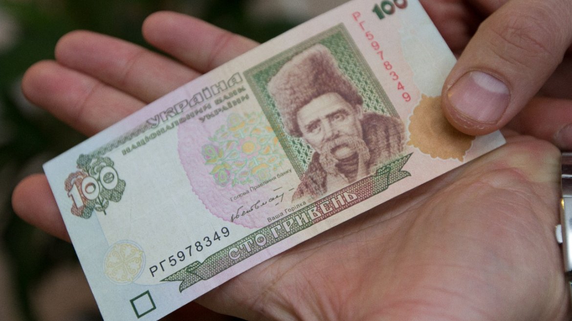 Чому в Україні низькі зарплати і пенсії: бізнес йде в "тінь", а держава залишається без грошей Чому в Україні низькі зарплати і пенсії: бізнес йде в "тінь", а держава залишається без грошей