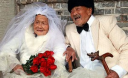 Китайская пара сфотографировалась для свадебного альбома после 88 лет брака