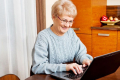 «Бабусю, how are you?». В Україні запускають безкоштовні онлайн-курси англійської для людей літнього віку