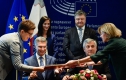 У Європарламенті підписали безвіз для України У Європарламенті підписали безвіз для України