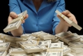 Кожен українець уже винен 1,6 тисячі доларів Кожен українець уже винен 1,6 тисячі доларів