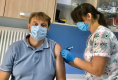 Чому українцям варто зробити щеплення проти коронавірусу? Пояснюють відомі лікарі 