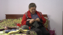 "Хай носять і здорові будуть". 73-річна пенсіонерка з Франківщини в’яже шкарпетки для ЗСУ