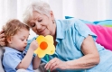 5 примеров, как бабушки и дедушки влияют на внуков
