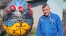 Мукачівський коваль Василь Щока викував гігантські писанки Мукачівський коваль Василь Щока викував гігантські писанки