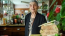 «Не ешьте фрукты»: 100-летняя барменша объяснила своё долголетие «Не ешьте фрукты»: 100-летняя барменша объяснила своё долголетие