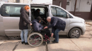 У Дніпрі люди з інвалідністю безоплатно користуються «соціальним таксі»: кому та куди можна звертатися за послугою