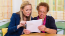 Що повинні знати літні люди, підписуючи договір дарування та довічного утримання