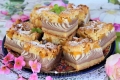 Пляцок  "Йогуртова зебра з маринованими персиками"