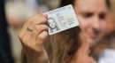 У банк із ІD-карткою: українцям пояснили правила використання нових паспортів