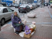 Украинские пенсионеры вынуждены выживать за счет теневой экономики – эксперт