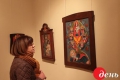 Во Львове открылась выставка художника, который рисует иконы на досках со стола