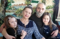 Йога, поэзия, дизайн: переезд в деревню помог семье белорусских пенсионеров найти новые хобби 