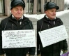 Півтори пенсії на комуналку: українець вийшов на акцію протесту, але ділові чинуші його не помітили