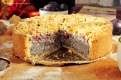 Маковий сирник зі сливами (чорносливом)