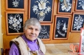 90-летняя одесситка создает картины из рыбьей чешуи и макарон