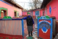 Конкурентка Гауді: на Городенківщині баба Файна перетворила своє обійстя на “кольоровий” музей