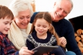 Бабушки и дедушки в цифровой век: как наладить отношения с внуками на расстоянии