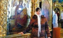 В Лавре у иконы Пресвятой Богородицы прозрела слепая девушка