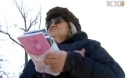 У Петербурзі перекладачка продає свої книжки на вулиці