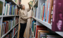 Библиотеки Москвы превратят в гостиные для пенсионеров